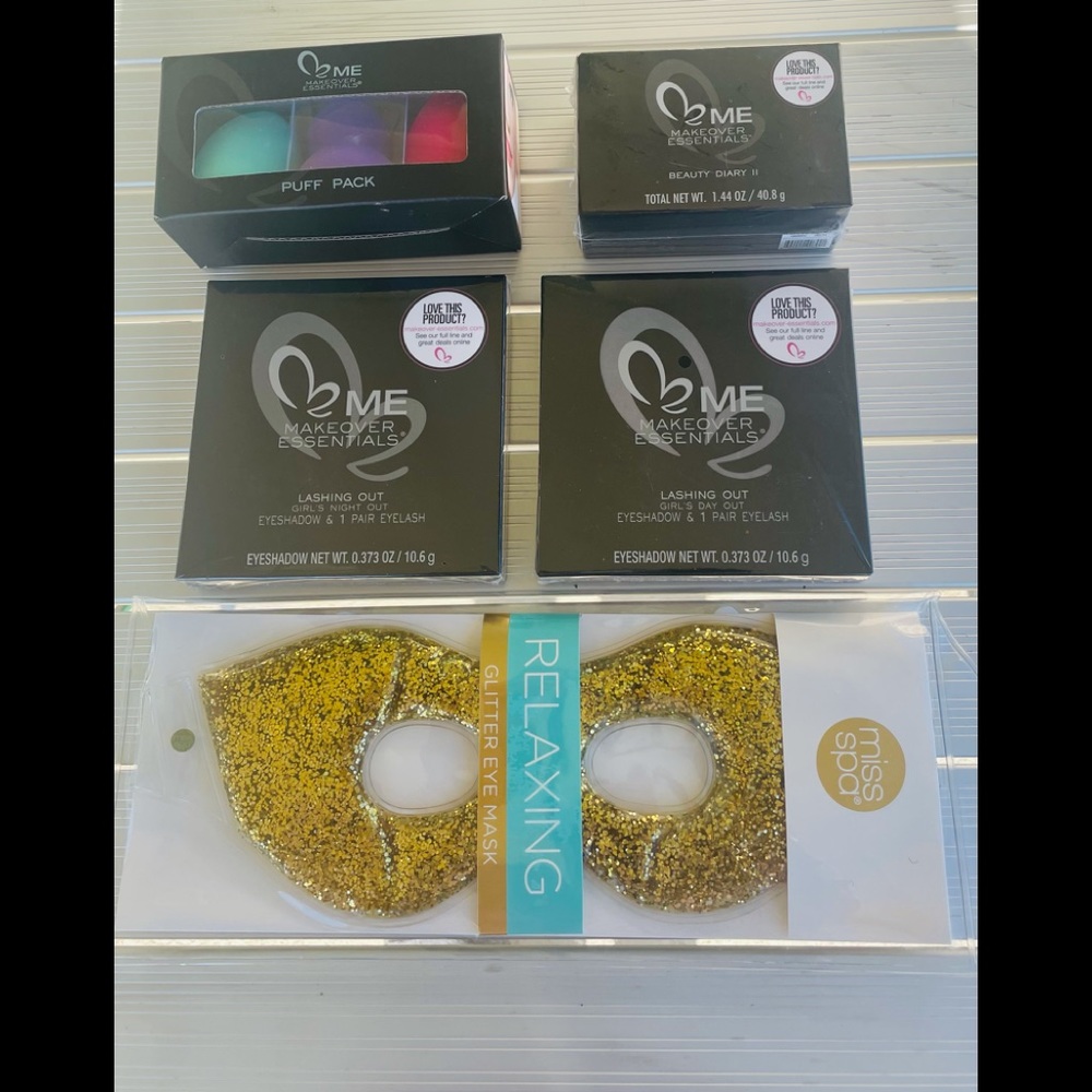 Makeover Essentials Bundle & glitter gel eye mask